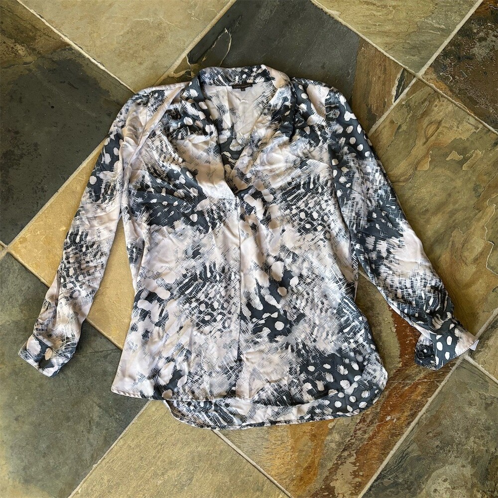 Vince Camuto Blouse Womens S Gray White Abstract Animal Print V-Neck LS